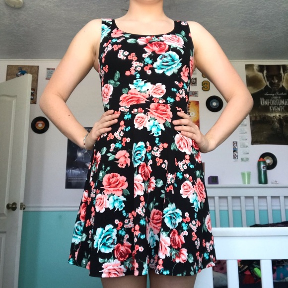 Dresses & Skirts - Floral Skater Dress